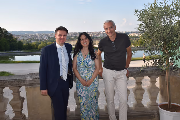 VÖZ-Geschäftsführer Gerald Grünberger, Carmen Petz und ORF-Sportmoderator Rainer Pariasek (r.).