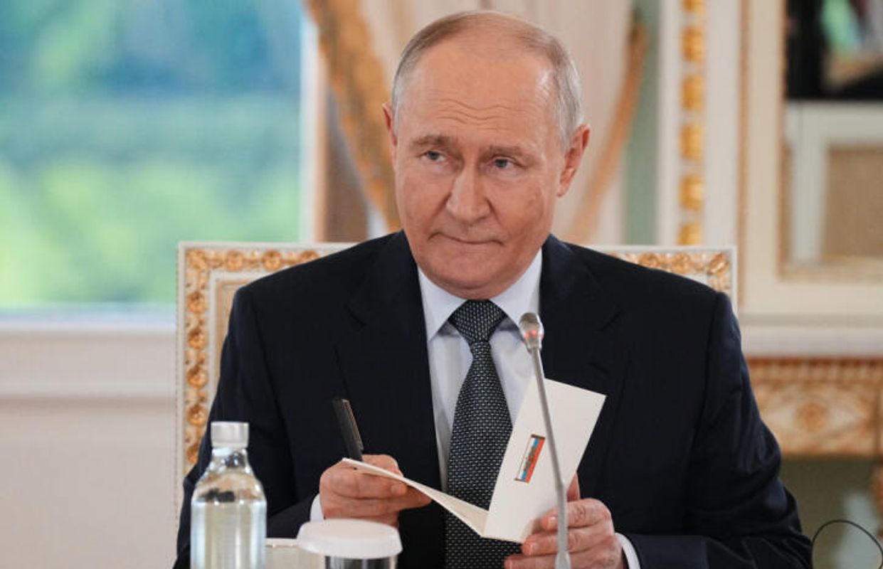 Putin zeigt sich bei Wirtschaftsforum weiter siegesgewiss
