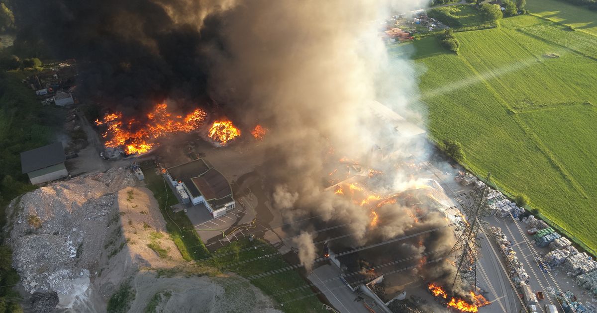 Gro-brand-in-Recyclinganlage-unter-Kontrolle-Warnung-f-r-weitere-Osttiroler-Gemeinden