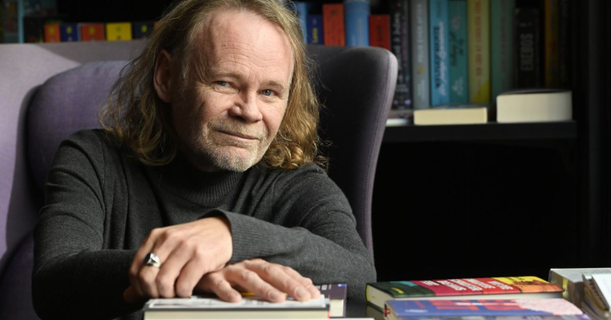 Drau-en-kracht-s-drinnen-knallt-s-Christoph-W-Bauers-neues-Buch-L-rm-