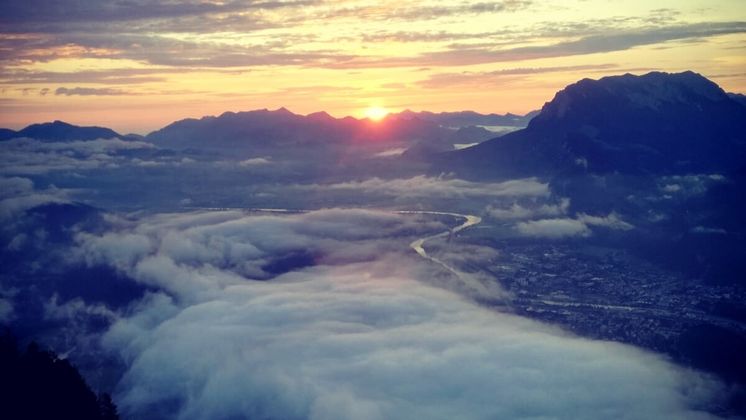 Sonnenaufgang am Pendling in Richtung Kufstein, Ebbs und Kaiserwinkel.