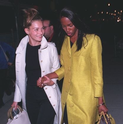 Mit Freundin und Supermodel Naomi Campbell 1997.