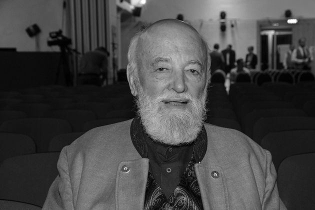 17. Dezember: SEPP FORCHER (✞ 91) | Jahrzehntelang war die ORF-Moderatorenlegende mit „Klingendes Österreich" ein verlässlicher Begleiter in den heimischen TV-Wohnzimmern. Erst drei Wochen vor seinem Tod war seine Frau gestorben. Im Frühjahr 2020 hatte er seine TV-Karriere beendet.