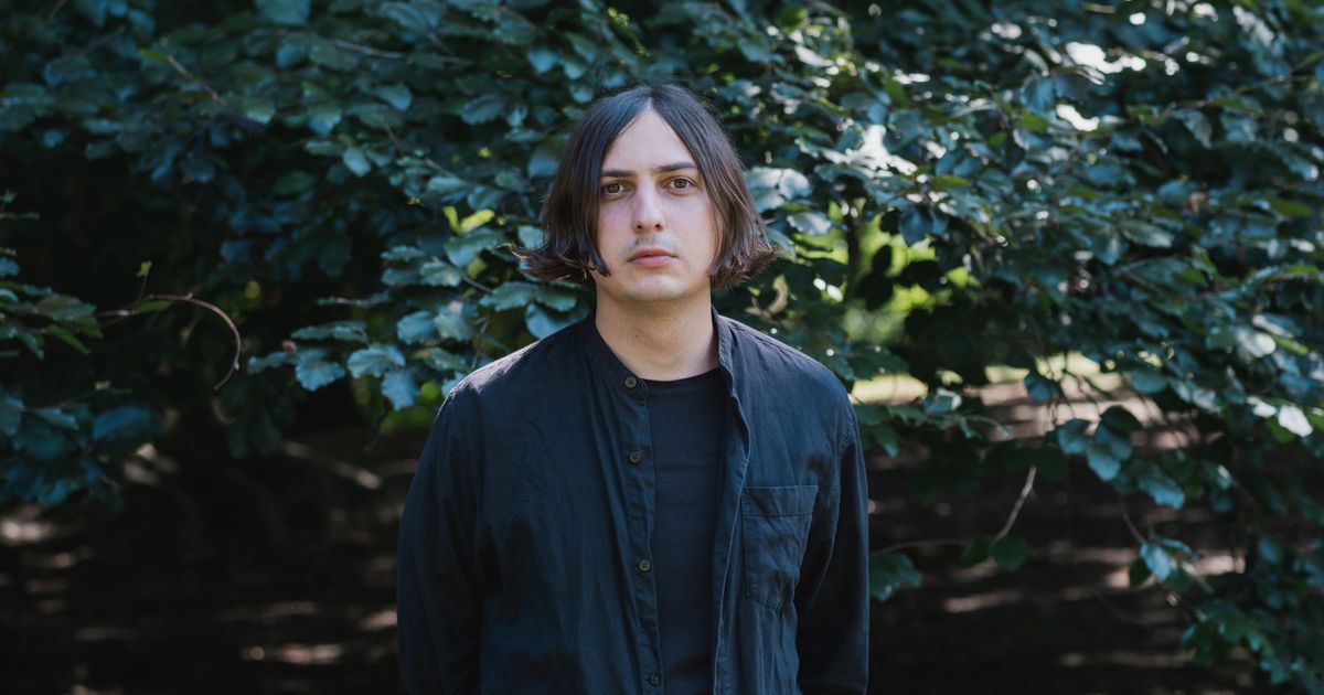 Schafft-Sprache-Wirklichkeit-Elias-Hirschls-neuer-Roman-Schleifen-