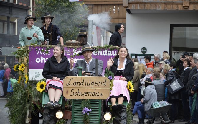 Mehr als 35 Ortsgruppen nahmen an dem Erntedankumzug teil.