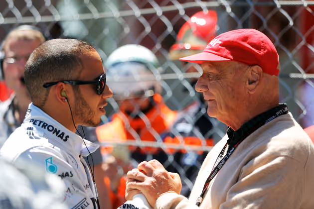 "Eines Tages wird auch Lewis ihn treffen. Aber nicht mit dem Auto, sondern mit den Fäusten." Mercedes-Aufsichtsratschef Niki Lauda nach dem Vettel-Angriff gegen Hamilton in Baku.