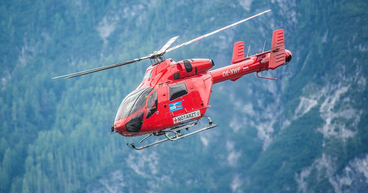 Schwerer-Unfall-auf-Mieminger-Stra-e-Verletzter-ins-Krankenhaus-geflogen