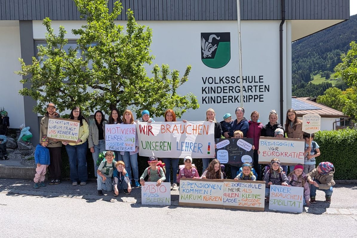 Zu wenig Schüler: Eltern und Kinder in Ranggen kämpfen für ihren Lehrer