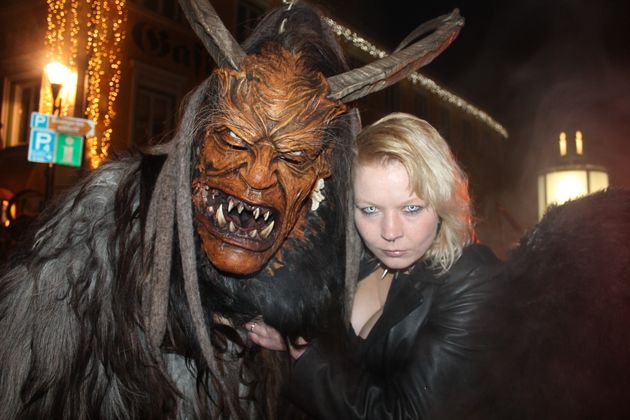 Kramsacher Bergtoifi beim Krampuslauf in Imst.