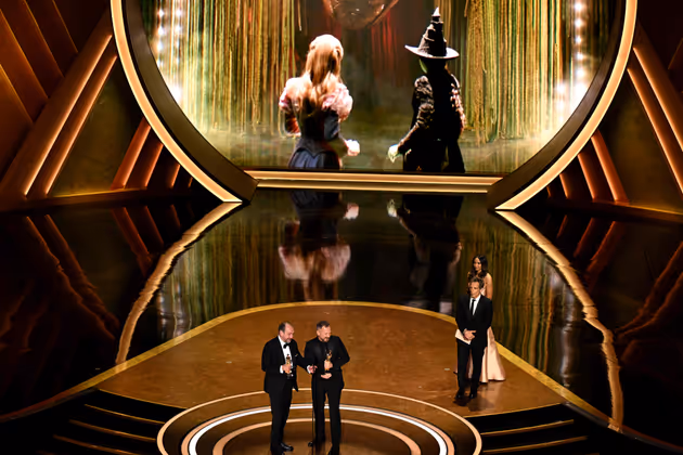 Erhalten hat den Preis dann das Team von „Wicked".