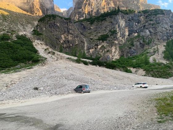 Auf den Parkplatz Pisciadu am Grödner Joch ging eine Gerölllawine nieder.