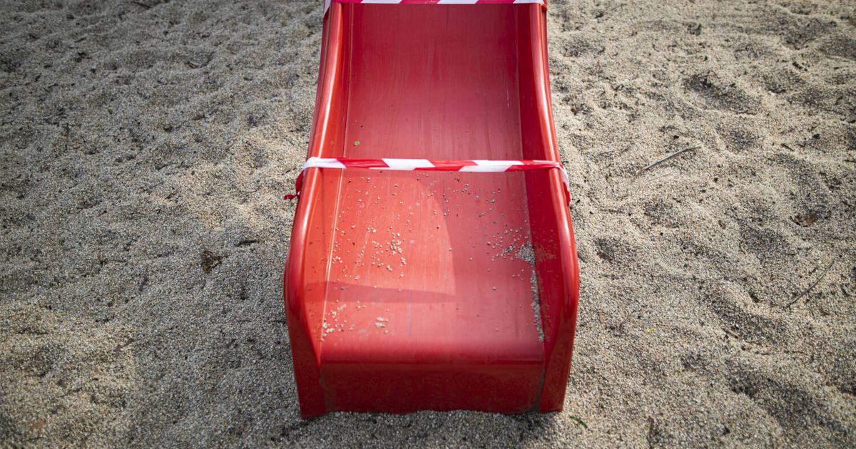 Unbekannte-legten-Feuer-unter-Spielplatzrutsche-in-Kramsach-Polizei-bittet-um-Hinweise