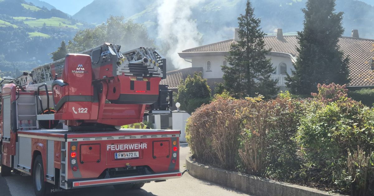 Einfamilienhaus-in-Fritzens-geriet-in-Brand-Feuerwehr-rettete-drei-Hunde