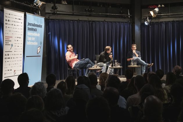 Der transalpine Podcast "Servus. Grüezi. Hallo" wurde am Samstagabend im Treibhaus aufgezeichnet. 