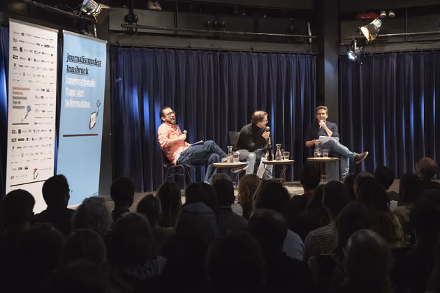 Der transalpine Podcast "Servus. Grüezi. Hallo" wurde am Samstagabend im Treibhaus aufgezeichnet. 