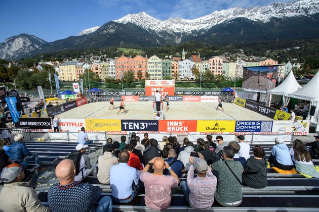 Stimmungsvolle Bilder: vorne Sand, hinten Mariahilf und hoch darüber die Nordkette. 