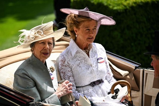 Die stets dezente Prinzessin Anne fährt an Tag eins in Ascot vor. 