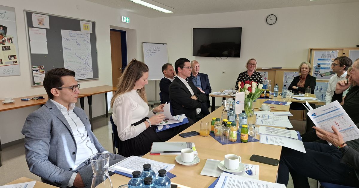 Wie-sich-die-Sozialpartner-im-Bezirk-Imst-auf-Augenh-he-begegnen