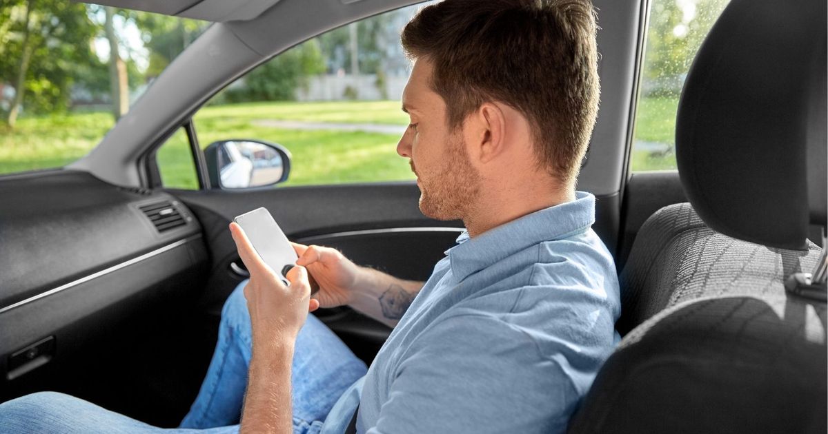 Hilft-gegen-belkeit-im-Auto-oder-Bus-So-aktiviert-man-den-Reisemodus-am-Handy