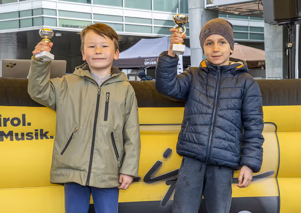 Zwei Gewinner der Burschen.