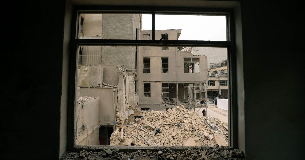 Explosionen-in-mehreren-Stadtteilen-Neue-Angriffswelle-in-Teheran