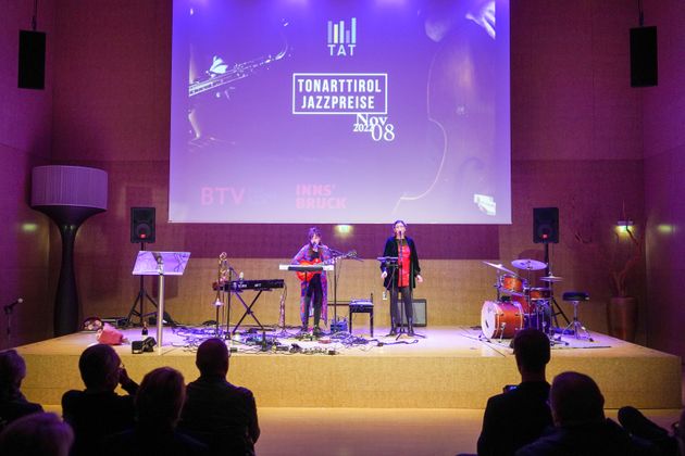 Auch die Preisträgerinnen von Coco Woolf steuerten ein Kurz-Konzert bei.