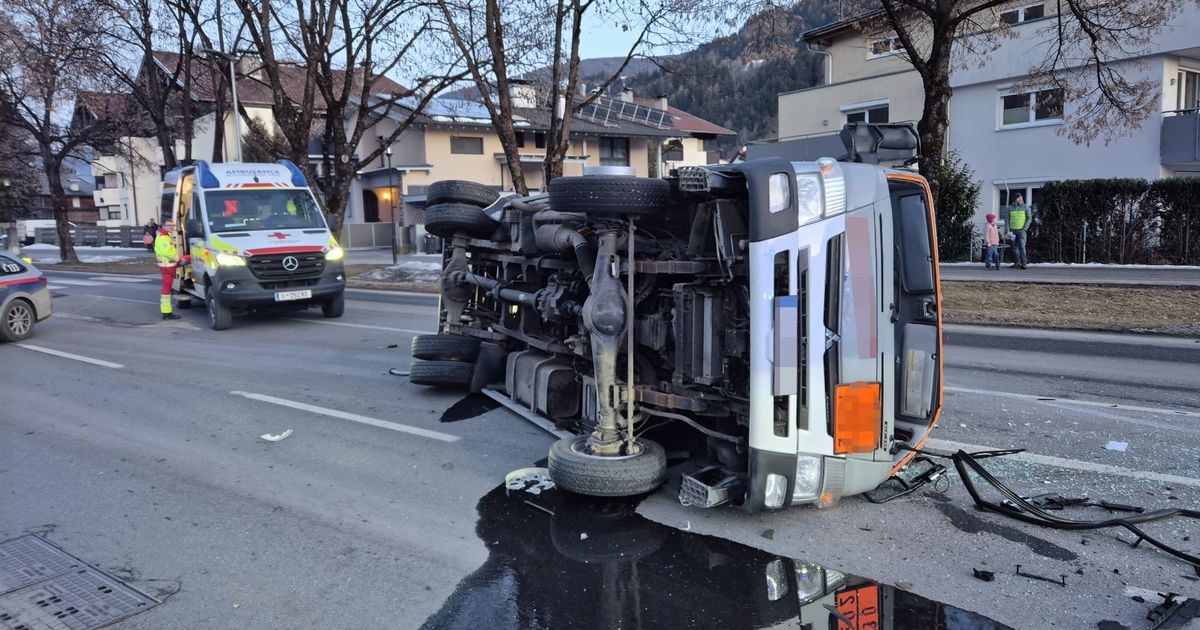 Auto-brachte-Tankwagen-in-Volders-zum-Umkippen-Lenker-war-alkoholisiert