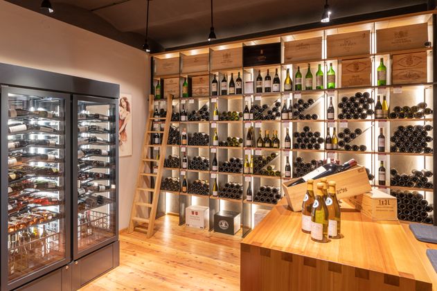 Entdecken Sie in der Vinothek GOTTARDI in der Innsbrucker Heiliggeiststraße 10 eine erlesene Auswahl an Weinen aus Österreich, Italien, Frankreich, Spanien und der ganzen Welt. 