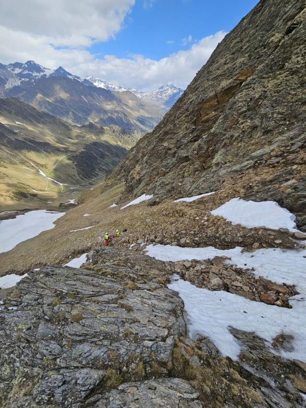 Tragischer Unfall
: 
32-Jähriger stirbt bei Paragleitunfall in Südtirol