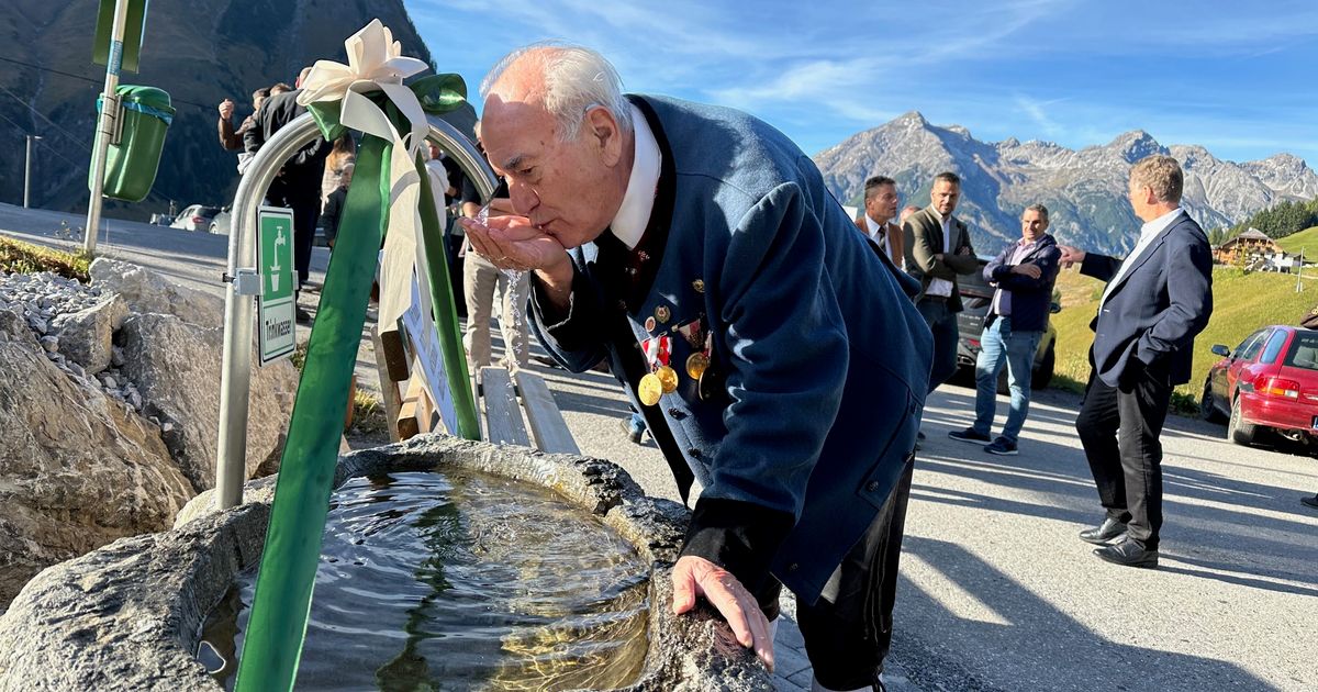 Zwei-Brunnen-nebeneinander-sind-einer-zu-viel-Kaisers-l-sst-es-weiter-ruhig-pl-tschern