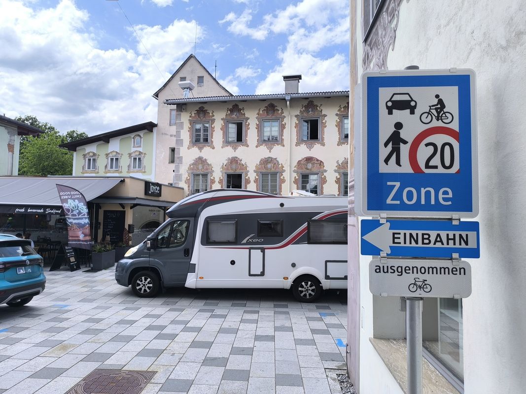 Schilder zu spät geliefert: Panne zum Start der Reuttener Fu