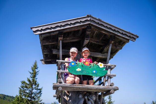Zimmer mit Aussicht: Lara und Livia aus Ebbs fühlten sich im Hexenhäuschen mehr als wohl.