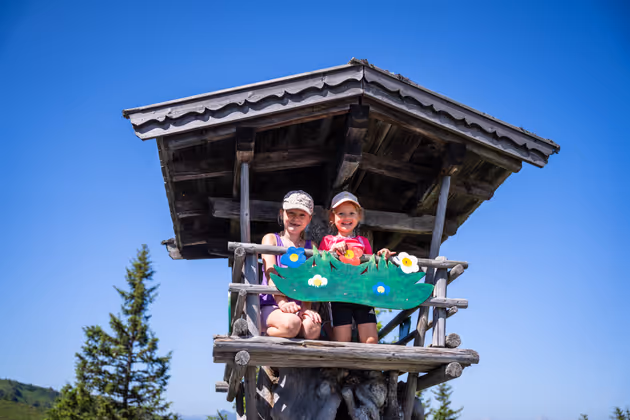 Zimmer mit Aussicht: Lara und Livia aus Ebbs fühlten sich im Hexenhäuschen mehr als wohl.