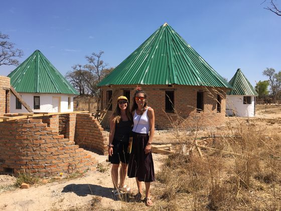 Die Vereinsmitglieder reisen regelmäßig nach Simbabwe, um vor Ort mitzuhelfen.