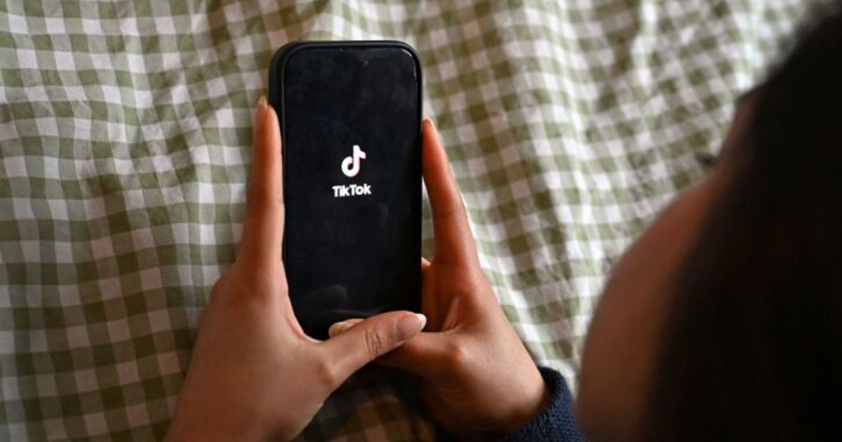 Gespaltene-Meinung-zu-Altersgrenze-bei-sozialen-Medien