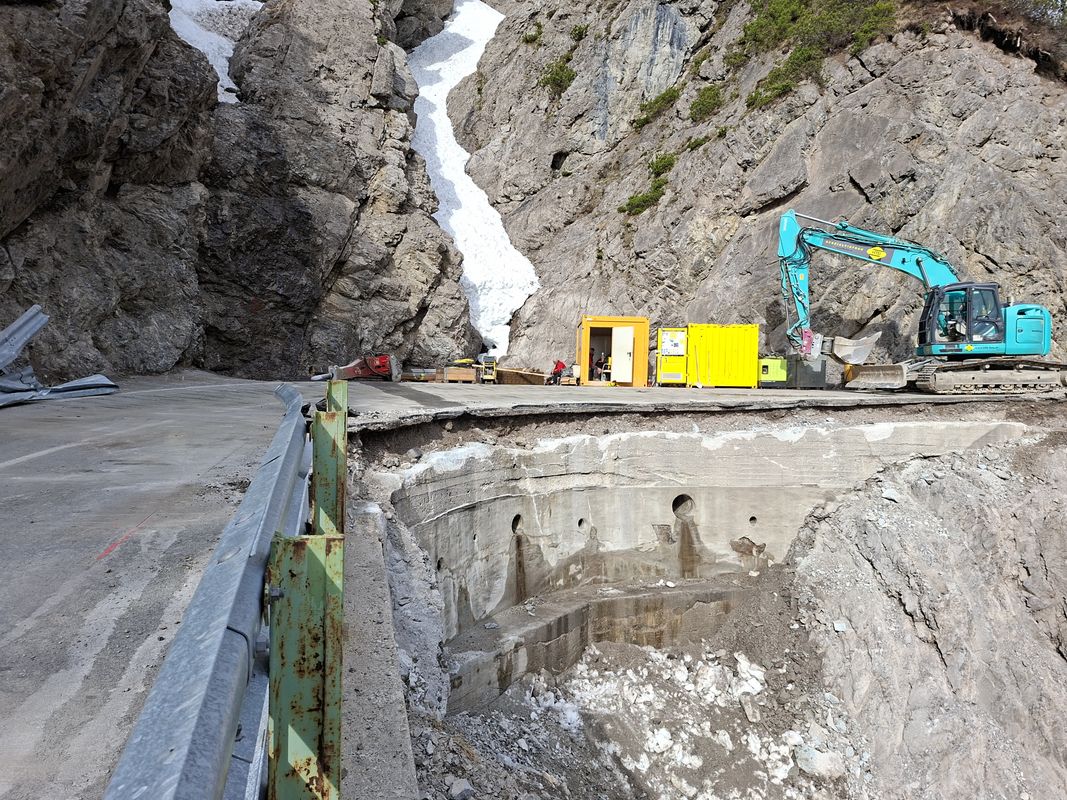 Lawine riss Leitschienen samt Mauer mit: Öffnung am Hahntennjoch dauert noch