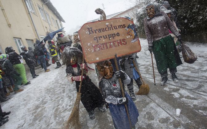Nicht nur bei der Brauchtumsgruppe Fritzens war die Zahl an schneidigen Jungmatschgerern und Jungmullern groß. Nachwuchssorgen scheint das Fasnachtsbrauchtum in der Region derzeit nicht zu kennen.