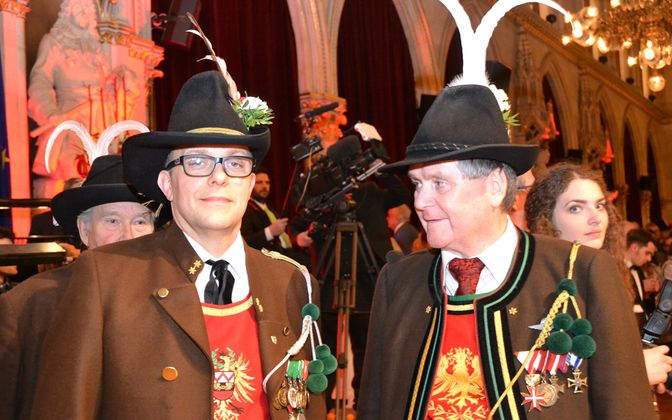 Zeremonienmeister Manfred Schachner (l.)  und Tirolerbund-GF Johann Baumgartner durften sich über den tollen Ball freuen.