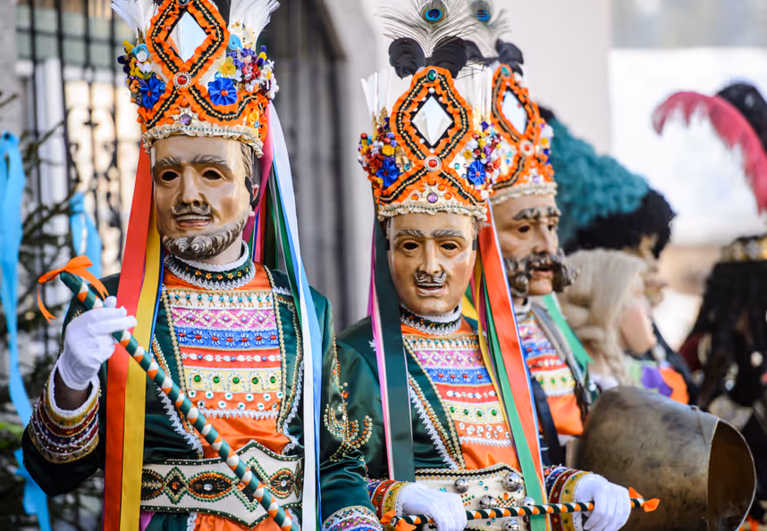 Fasnacht in Nassereith: Traumhaft schönes Schellerlaufen