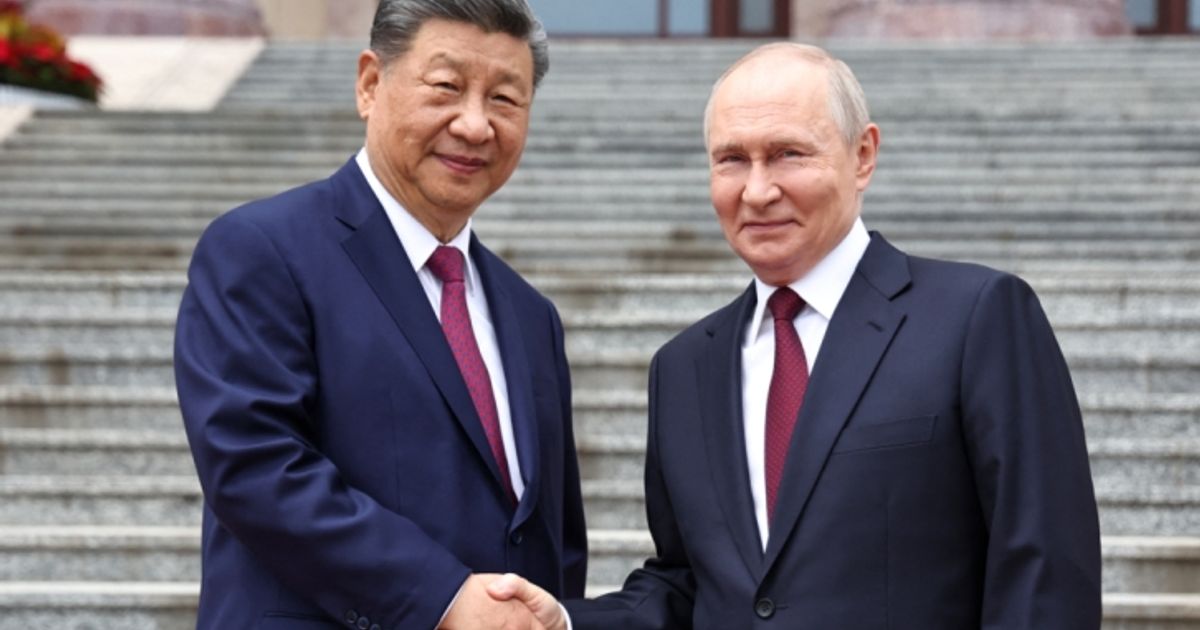 Xi-und-Putin-demonstrieren-Freundschaft-in-Peking