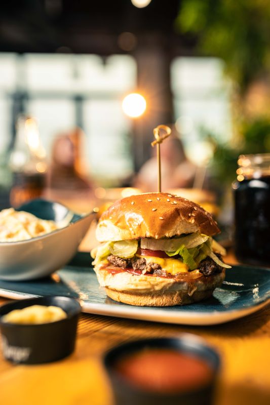 Gastro-Zuwachs in Innsbruck: Neues Burger-Restaurant eröffnet in der Innenstadt