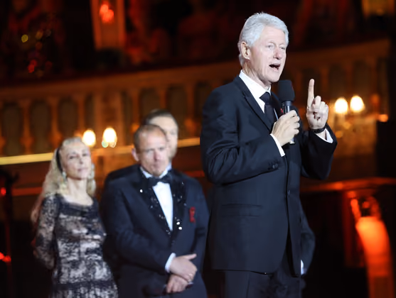 Bill Clinton hält 2012 eine Rede am Wiener Rathausplatz.