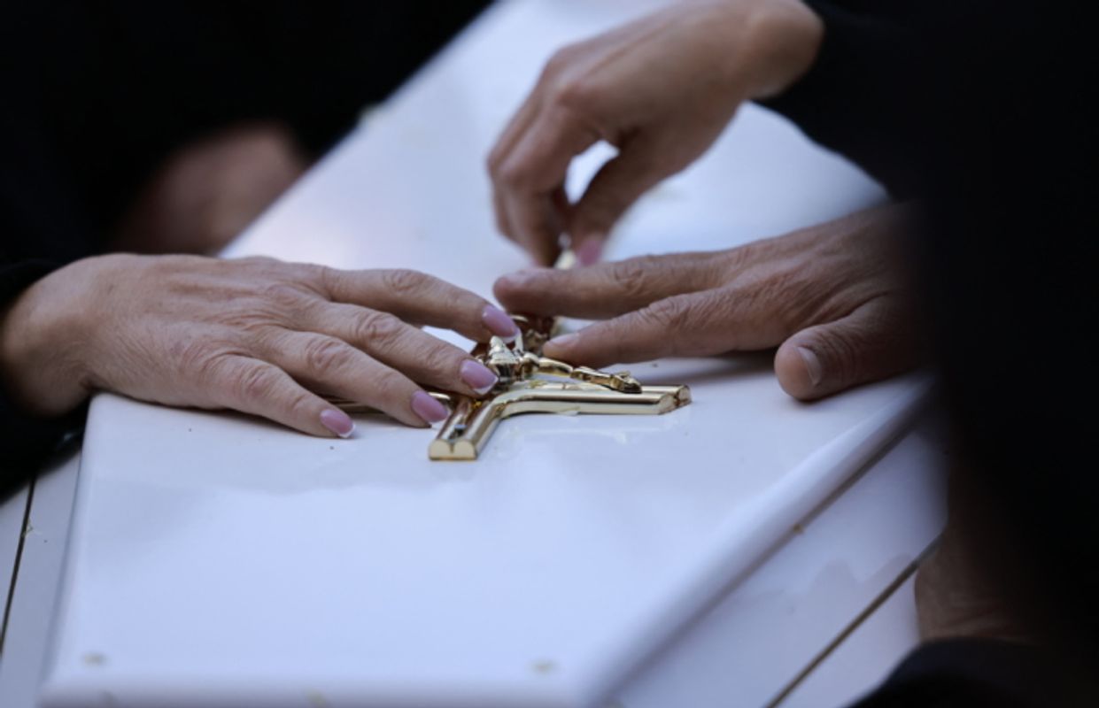 Israelischer Soldat beschädigt Jesus-Figur im Libanon