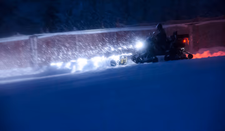 Dichter Schneefall bis in die Vormittagsstunden machte die Arbeit nicht leichter.