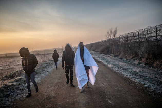 Nach UN-Angaben kamen bis Samstagabend bereits mindestens 13.000 Flüchtlinge zu der 212 Kilometer langen türkisch-griechischen Grenze.