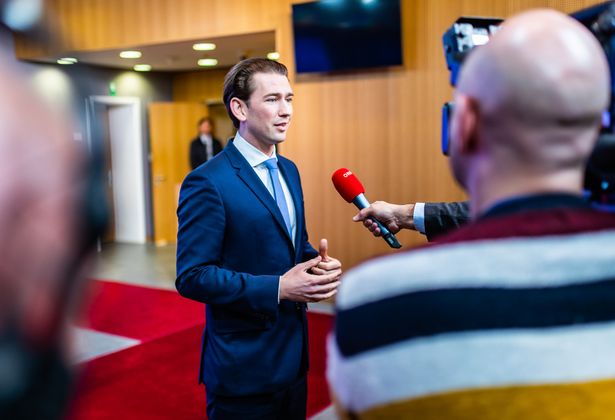 „Es gibt Ihre Möglichkeit Fragen zu stellen. Ich habe versucht, sie zu beantworten. Wenn Sie noch Fragen haben, können Sie sie gern stellen." Bundeskanzler Sebastian Kurz (ÖVP) möchte auf Nachfragen zu seiner Kritik an der WKStA nicht eingehen ....