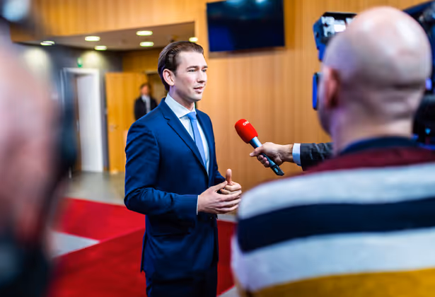 „Es gibt Ihre Möglichkeit Fragen zu stellen. Ich habe versucht, sie zu beantworten. Wenn Sie noch Fragen haben, können Sie sie gern stellen." Bundeskanzler Sebastian Kurz (ÖVP) möchte auf Nachfragen zu seiner Kritik an der WKStA nicht eingehen ....