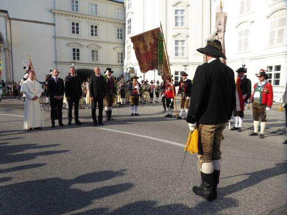 Meldung von Bat-.Kdt. Mjr Helmuth Paolazzi an Abt Leopold Baumberger, Landeshauptmann Anton Mattle, Landeshauptmann Arno Kompatscher, Lkdt. Mjr Thomas Saurer, Lkdt. Mjr Roland Seppi und Lkdt. Mjr Enzo Cestari