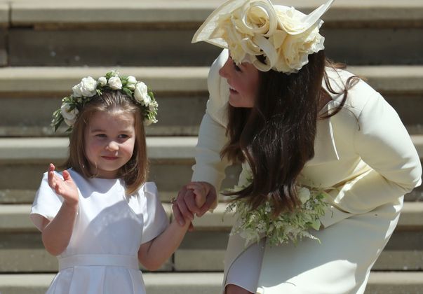 Der kleinen Prinzessin Charlotte scheint der Trubel nichts auszumachen.