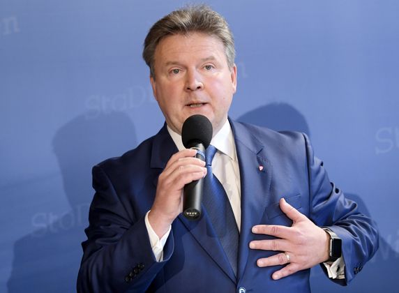 "Die Leute kennen Rendi-Wagner vom Fernsehen. Den Eindruck, den sie dabei bekommen, ist sehr traurig." - Leobens SP-Bürgermeister Kurt Wallner wird wohl eher nicht für seine Parteichefin stimmen. "Ich habe nicht vor, mich von anderen Parteien abzugrenzen - auch nicht von der eigenen." - Michael Ludwig startet trotzdem ohne Rendi-Wagner in den Wien-Wahlkampf.